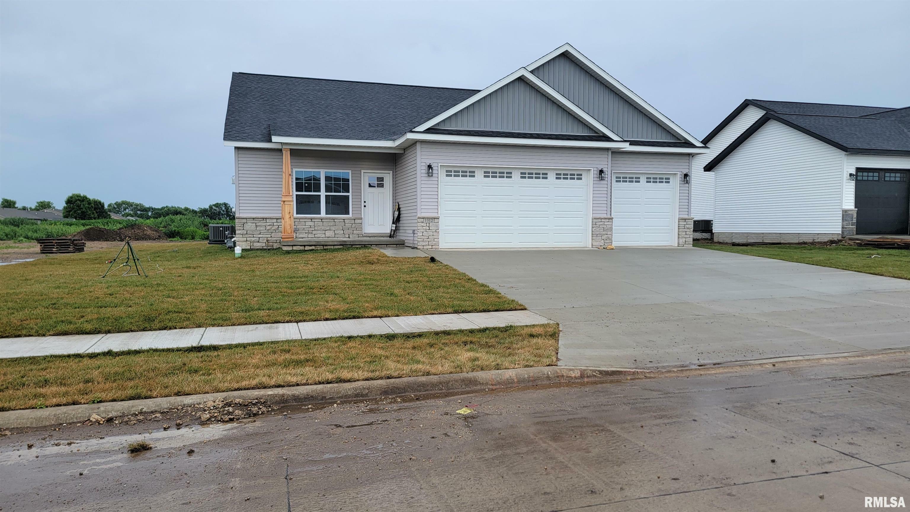 Property Photo: 1312 Hillcrest Drive IL 61548