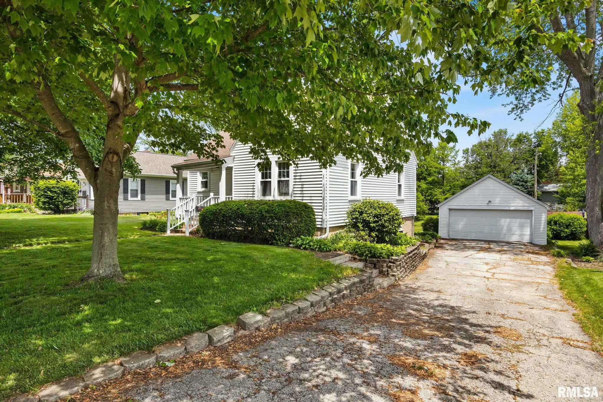 Property Photo: 1017 Miller Street IL 61571