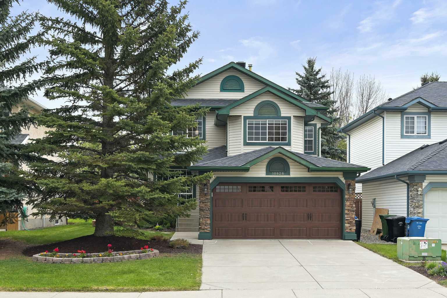Property Photo: 10828 Valley Springs Road NW AB T3B 5R2