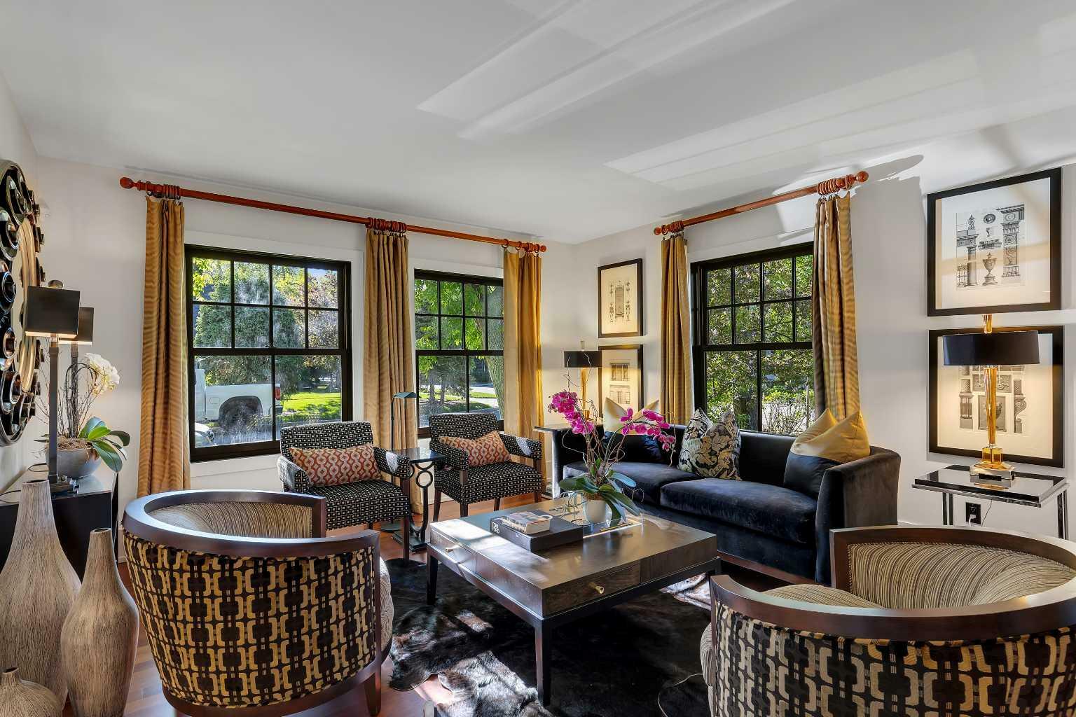 Property Photo: 239 37 Avenue SW AB T2S 0V1