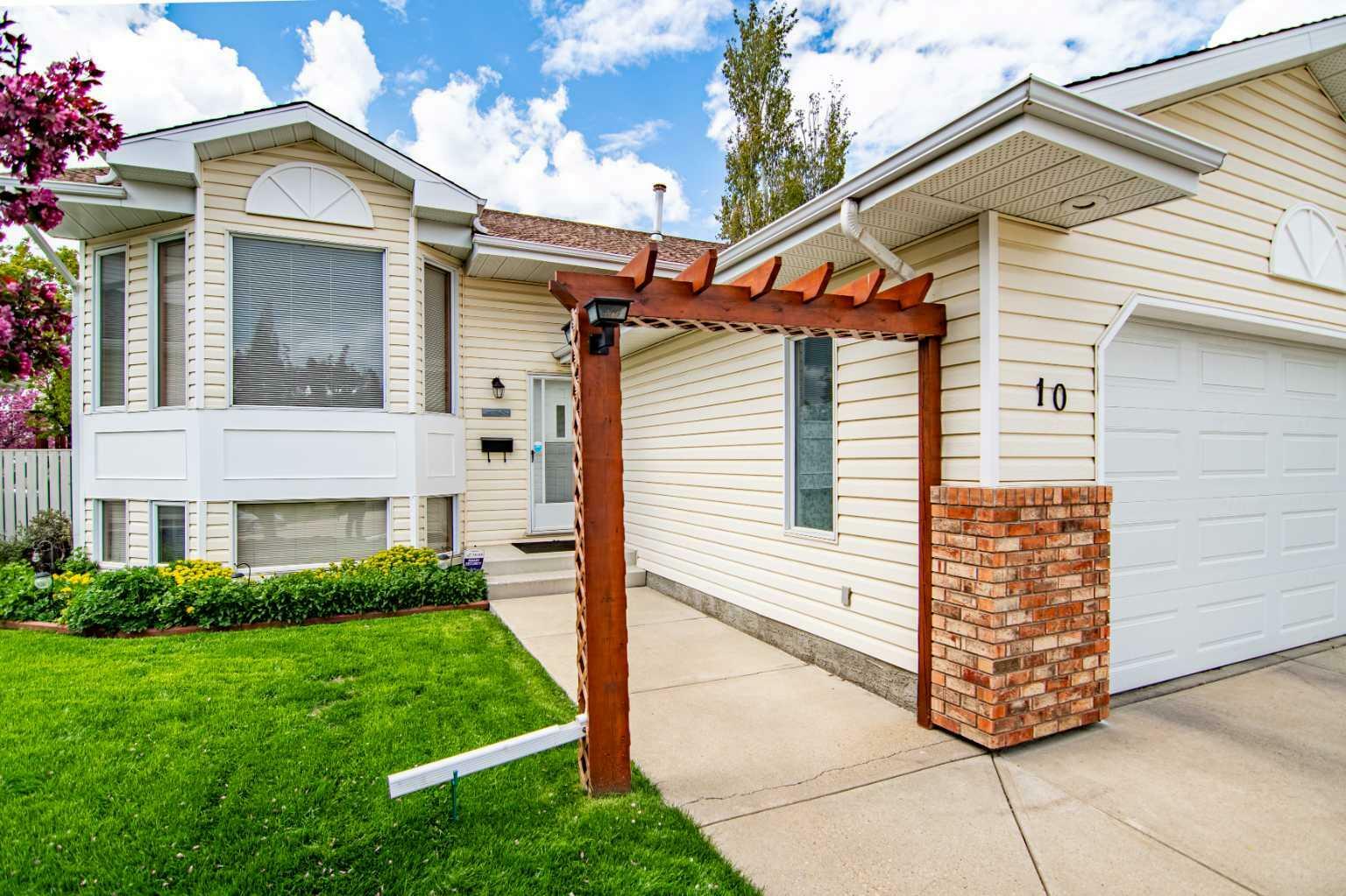 Property Photo: 10 Densmore Crescent AB T4R 2L8