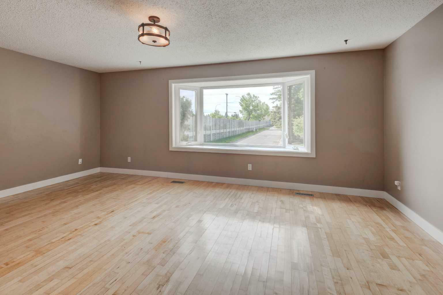 Photo de la propriété: 60 Bralorne Crescent SW AB T2W 0Y8