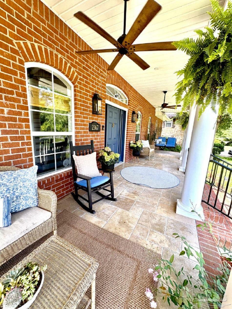 Property Photo: 2367 Greenbrier Blvd FL 32514