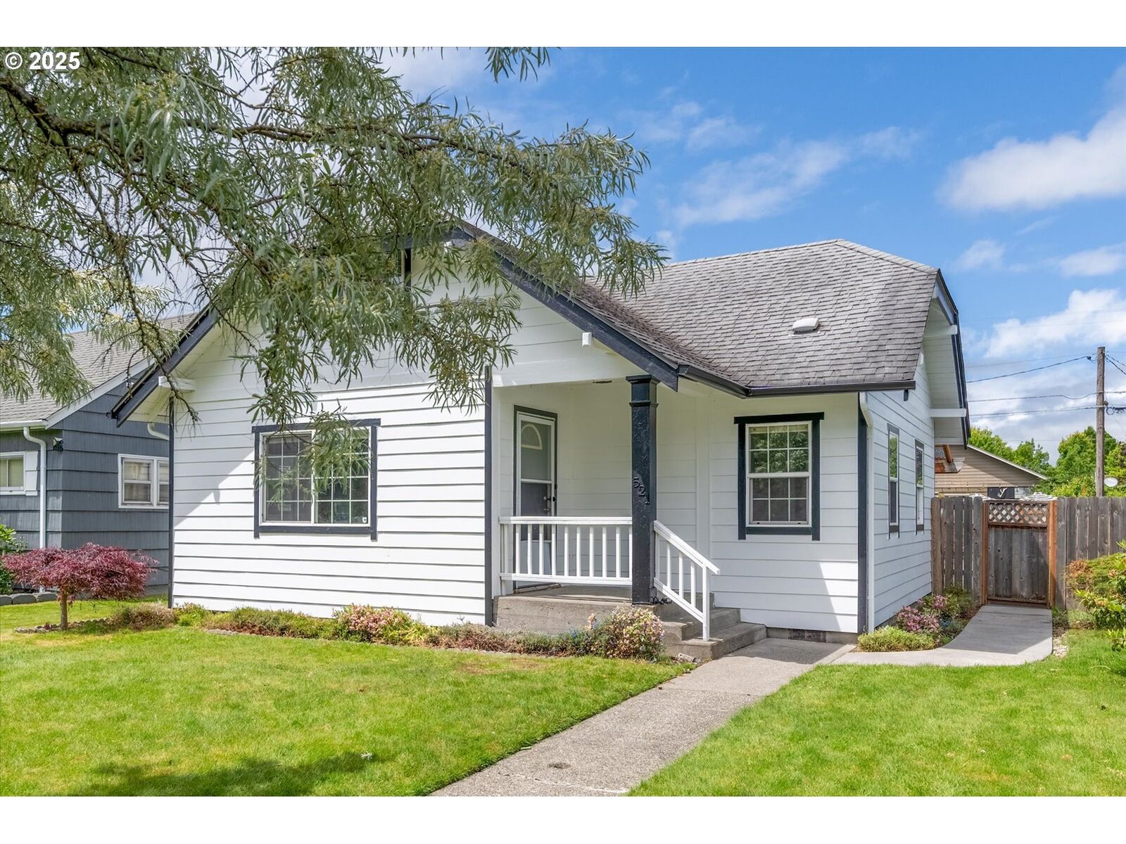 Property Photo: 521 21st Ave WA 98632