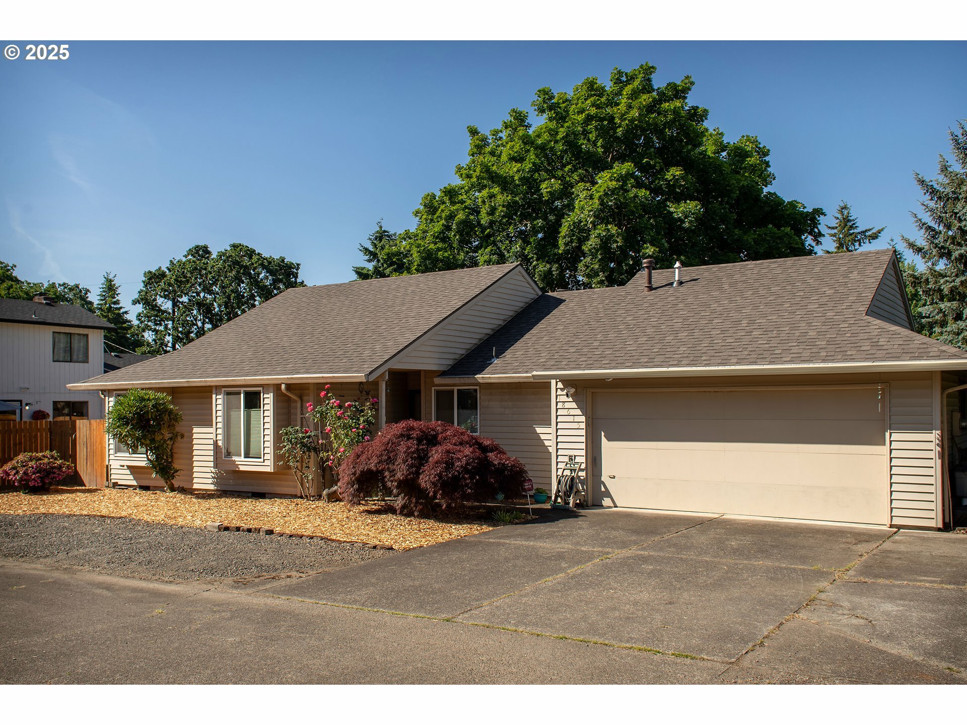 Property Photo: 18615 Shawna Ln OR 97027