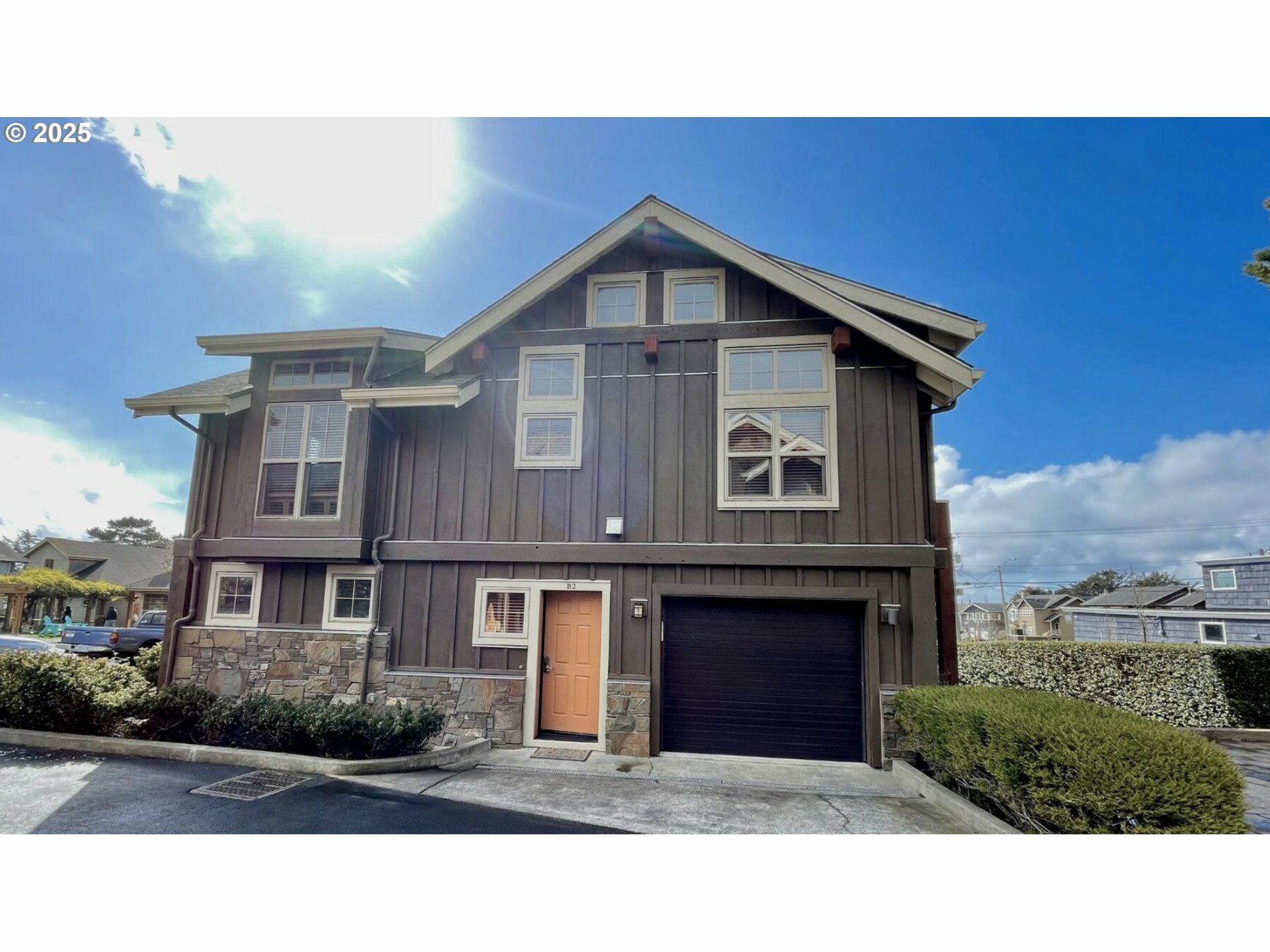 Property Photo: 132 E Surfcrest Ave #B2-H OR 97110