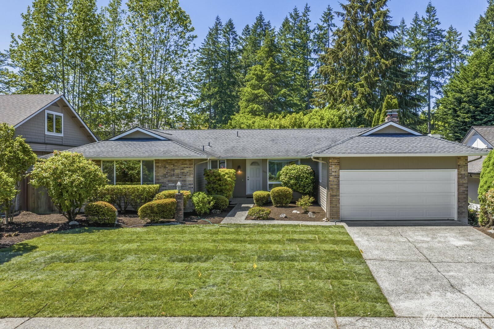 Property Photo:  2609  168th Place NE  WA 98008 