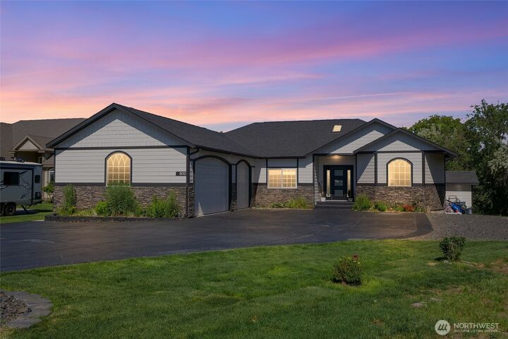 800 S Camas Pl  Moses Lake WA 98837 photo