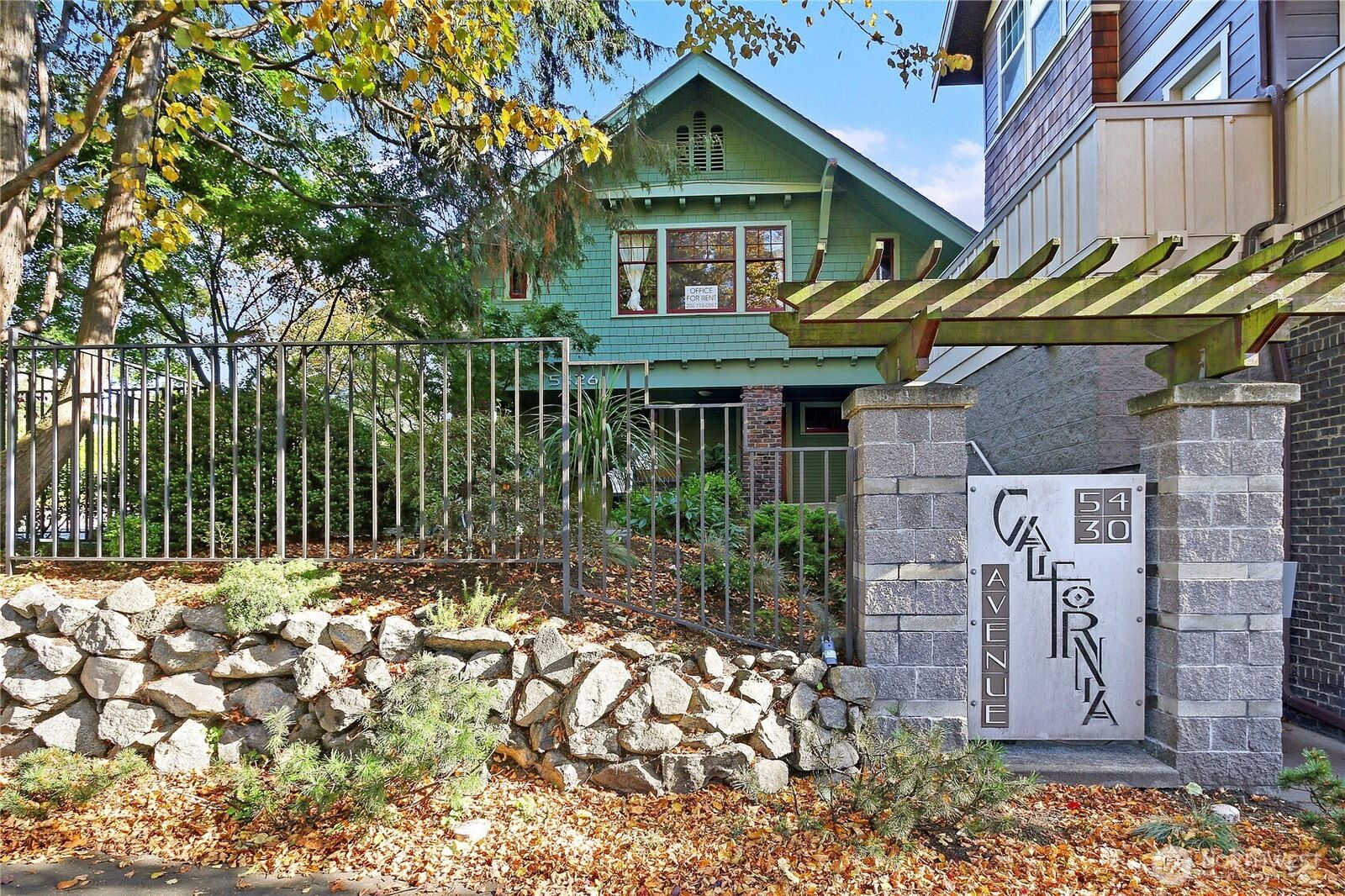 Property Photo: 5430 California Avenue SW 2C WA 98136