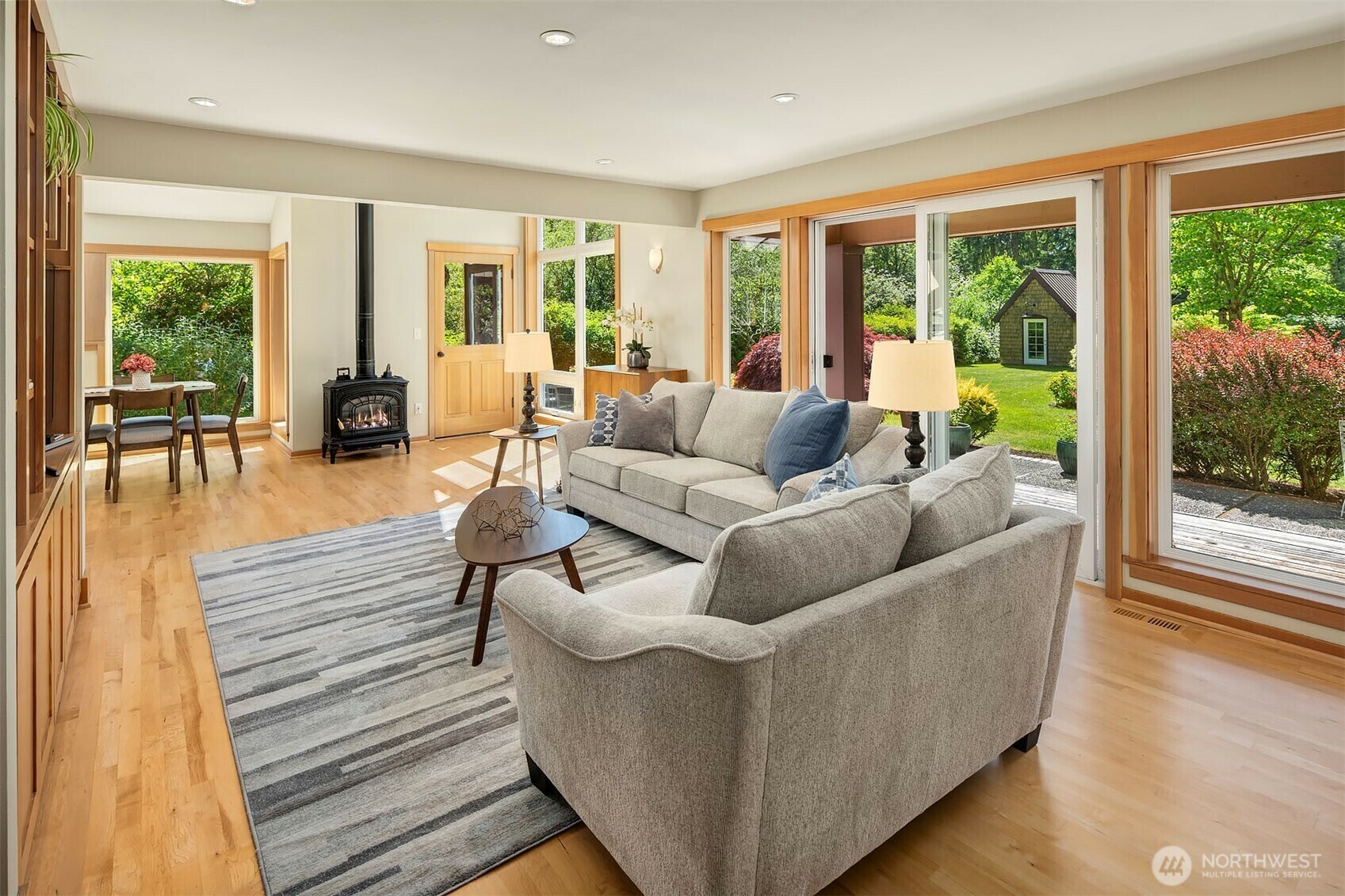 Property Photo:  423  209th Avenue SE  WA 98074 