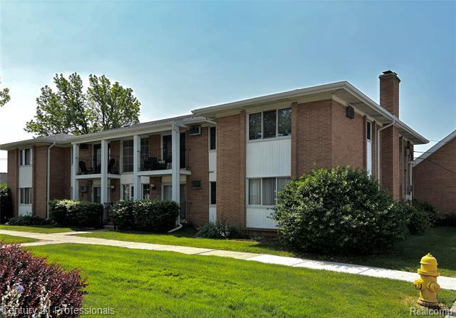 Property Photo: 8203 Huntington Street 15 MI 48185