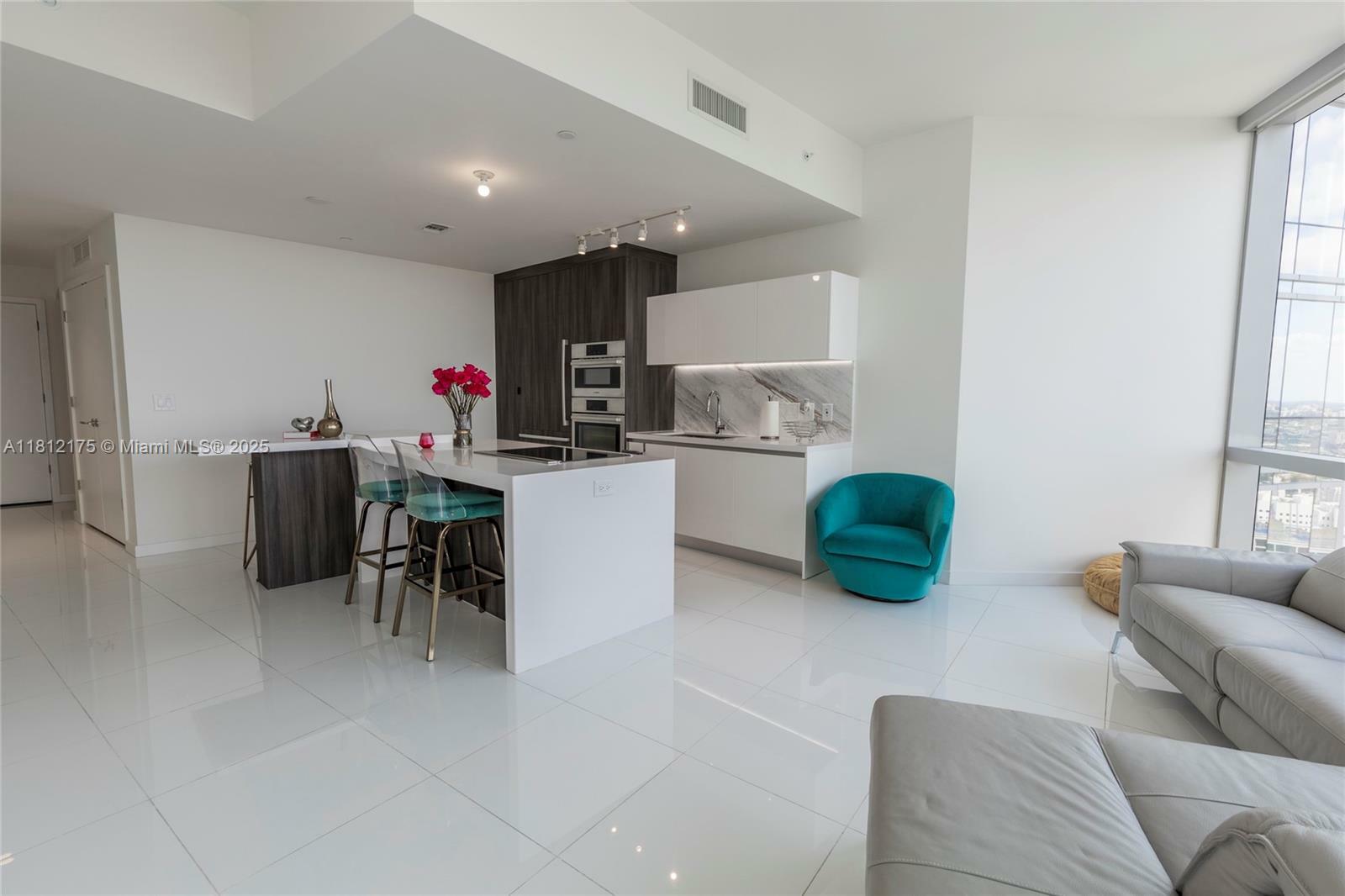 Property Photo: 851 NE 1st Ave 4410 FL 33132