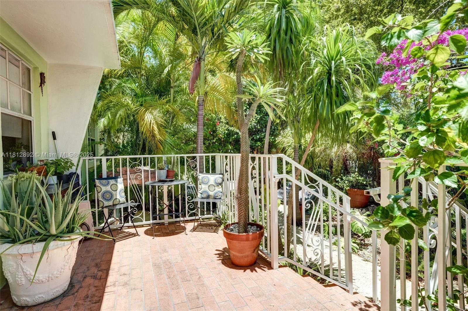 Property Photo: 915 8th St 109 FL 33139