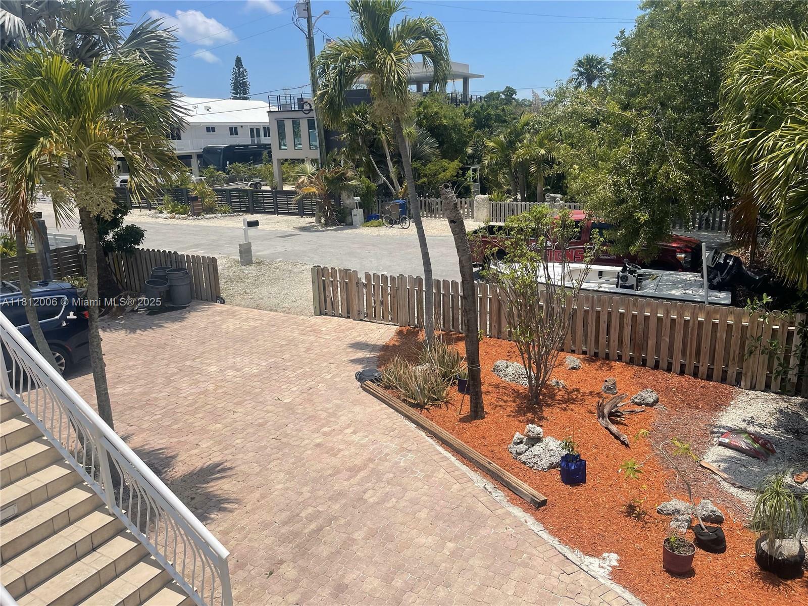 Property Photo: 894 Ellen Dr FL 33037