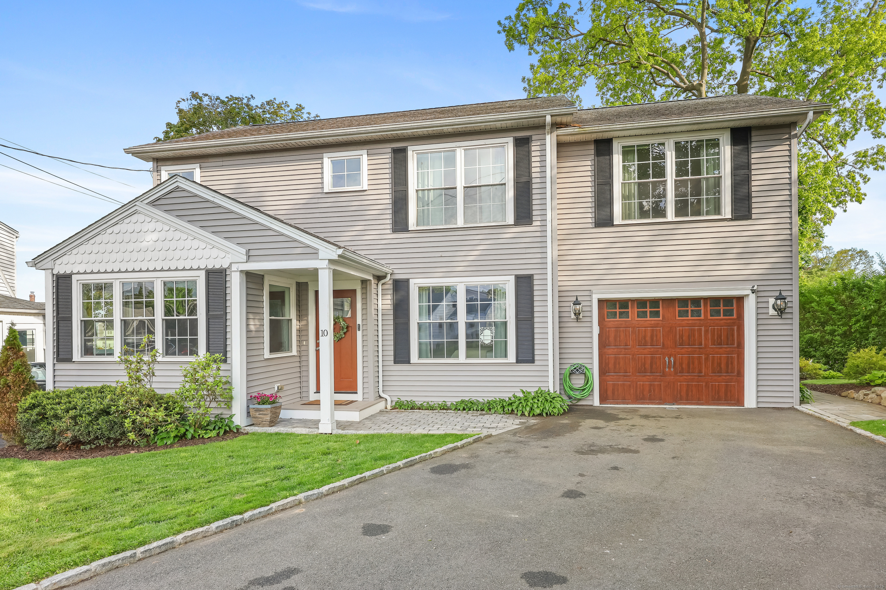 Property Photo:  10 Lee Court  CT 06460 