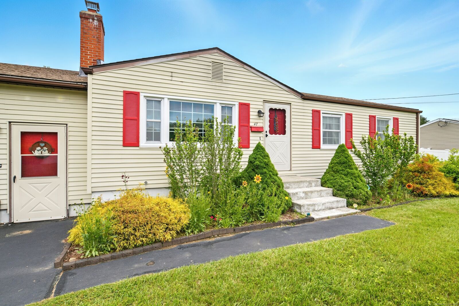 Property Photo: 47 Varno Lane CT 06082