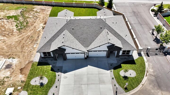Property Photo:  1109 - Unit 20 N Country Club Dr Unit 20  WA 99006 