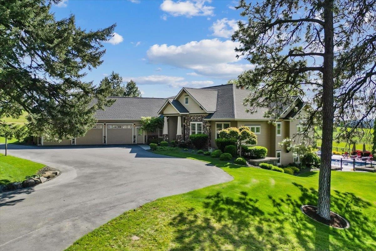 Property Photo: 3311 E Chisholm Ln WA 99223