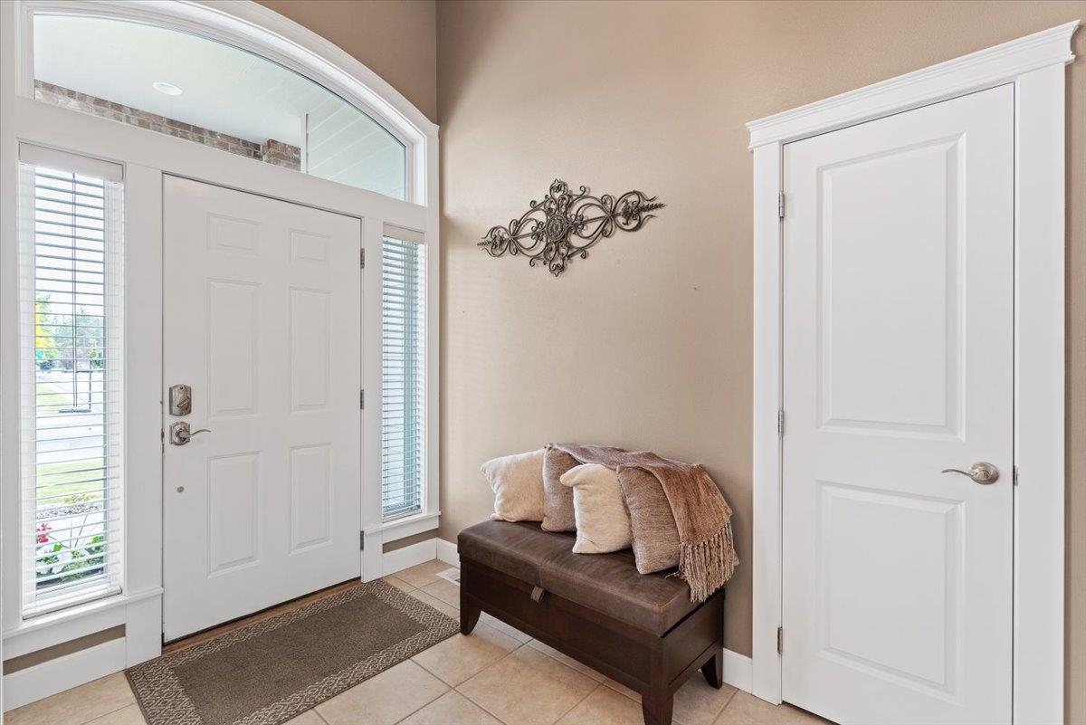 Property Photo: 909 E Golden Ct WA 99208