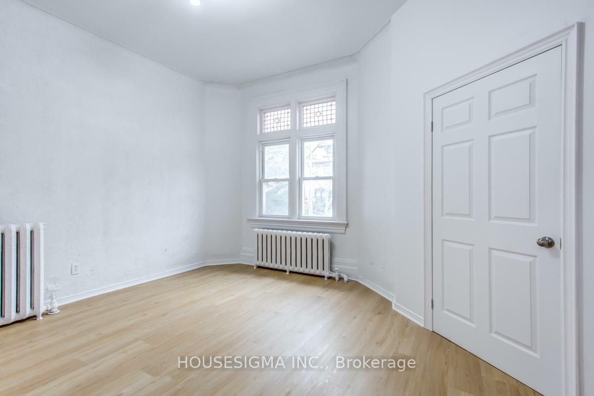 Property Photo: 661 Huron Street 101 ON M5R 2R8