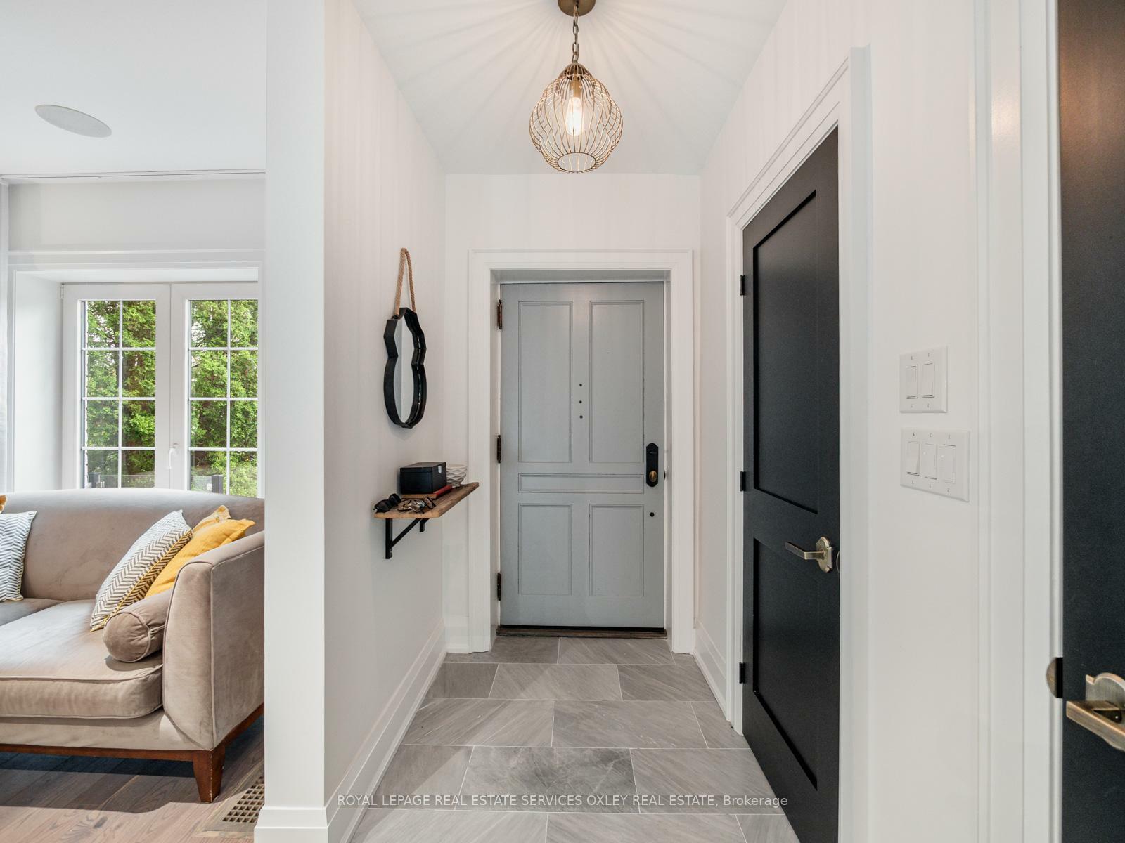 Property Photo: 7 Poplar Plains Road ON M4V 2M7