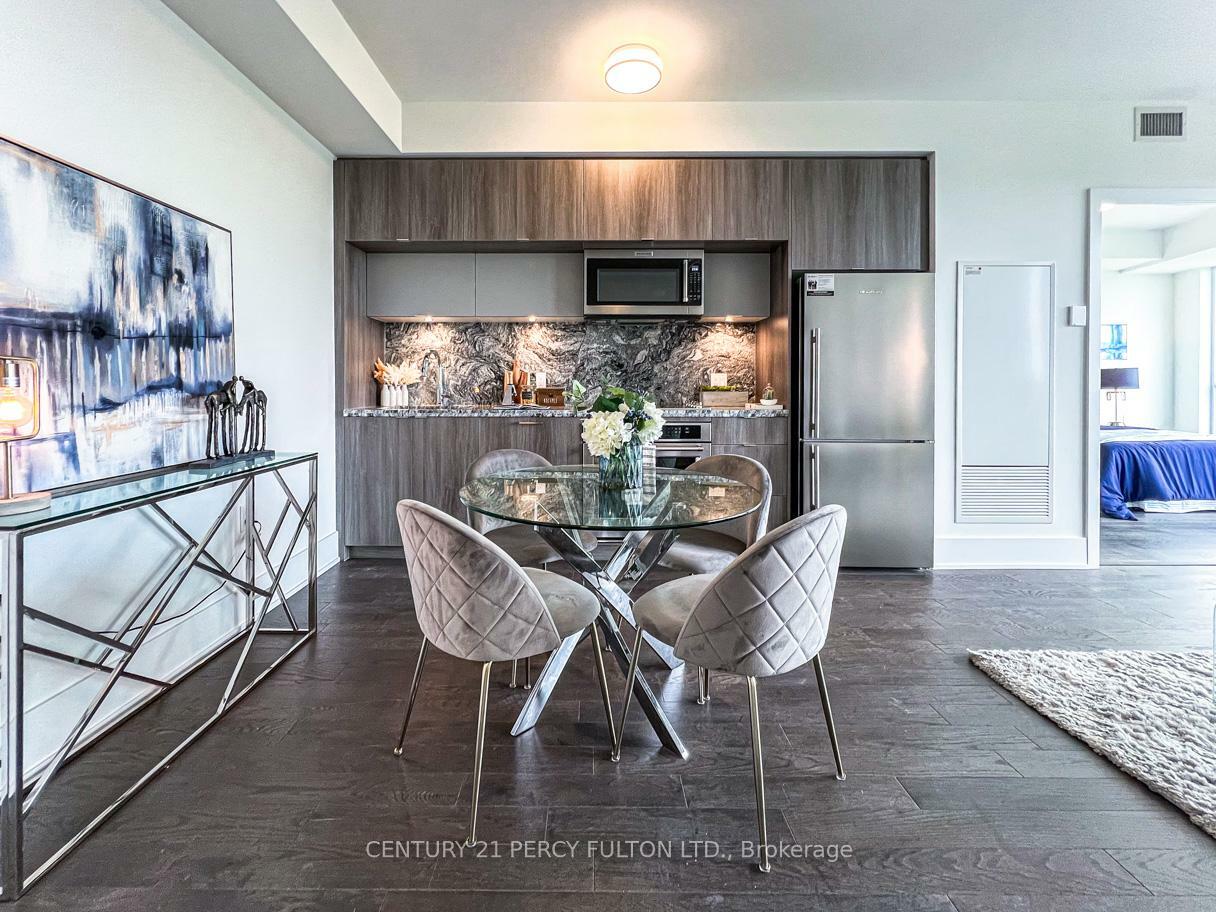 Property Photo: 585 Bloor Street E 3415 ON M4W 0B3