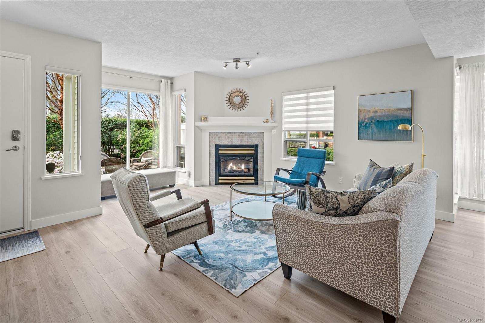 Property Photo: 370 Waterfront Cres 1 BC V8T 5K3
