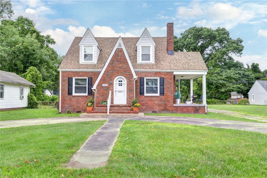 Property Photo: 319 Greenbriar Avenue VA 23661