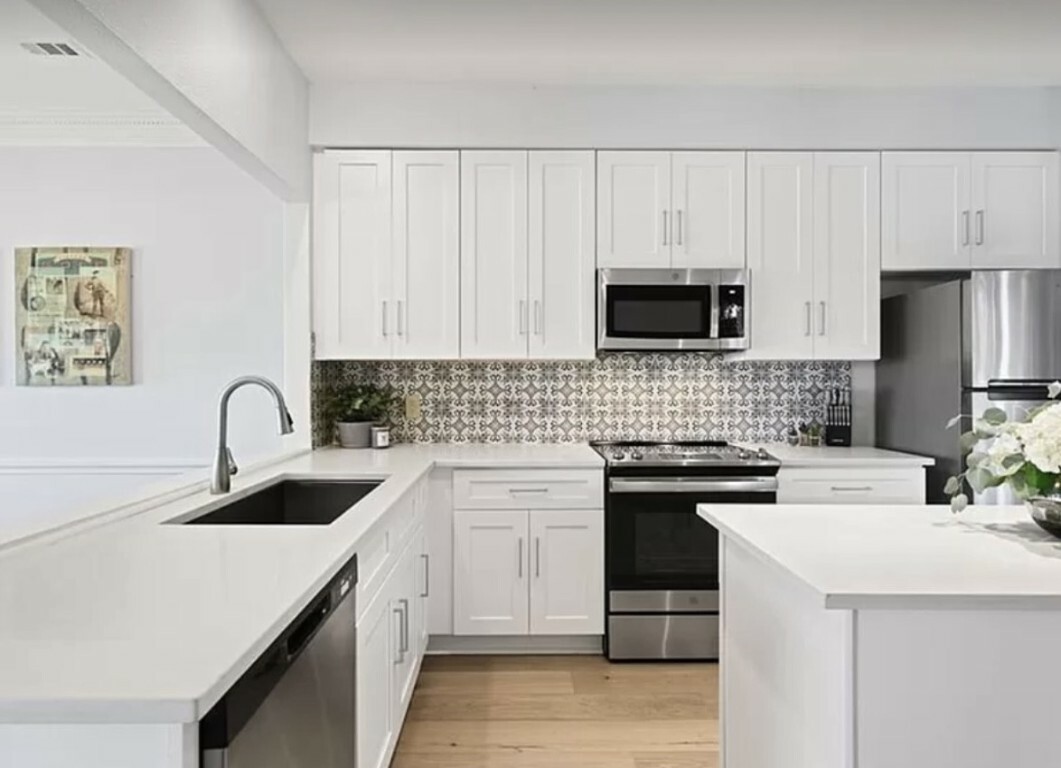 Property Photo: 8 Tournament Way 16 TX 78738