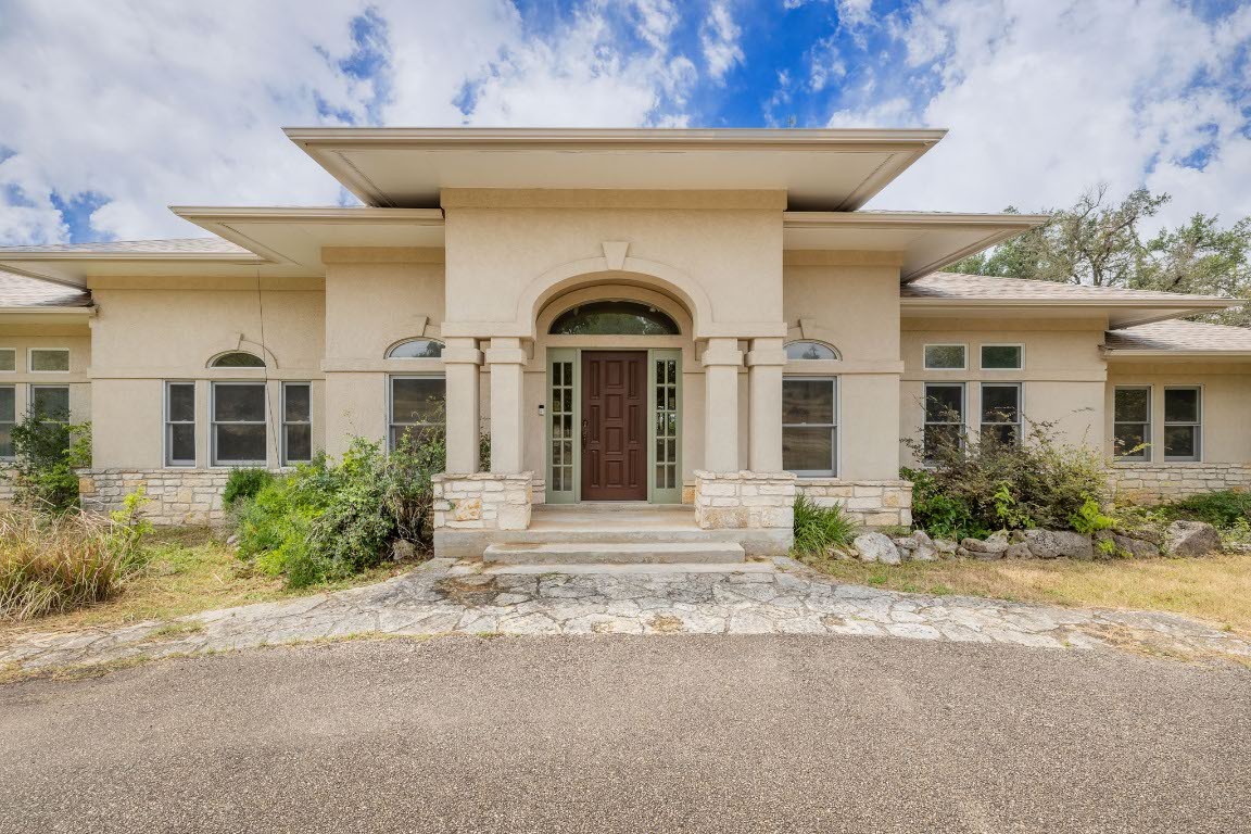 Property Photo: 1441 Gatlin Creek Road TX 78620