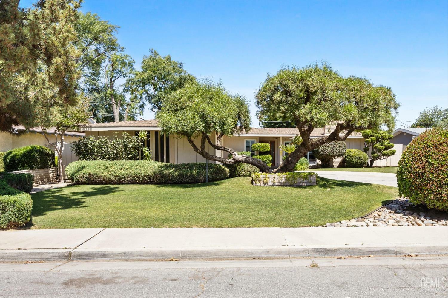 Property Photo:  200 Haggin Street  CA 93309 