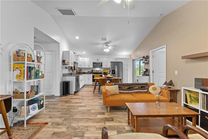Property Photo: 27433 Las Lomas Dr FL 33955