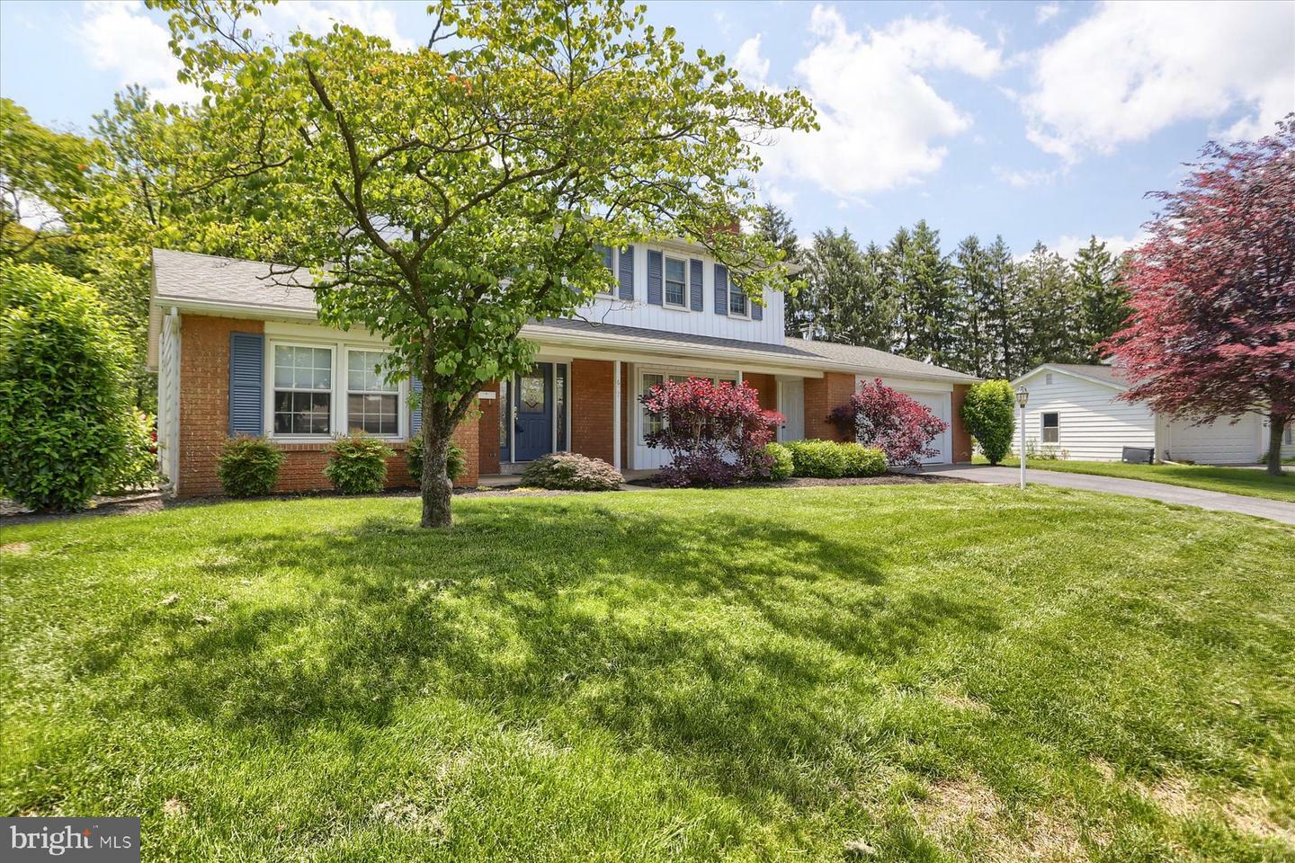 Property Photo: 627 Hilltop Drive PA 17070