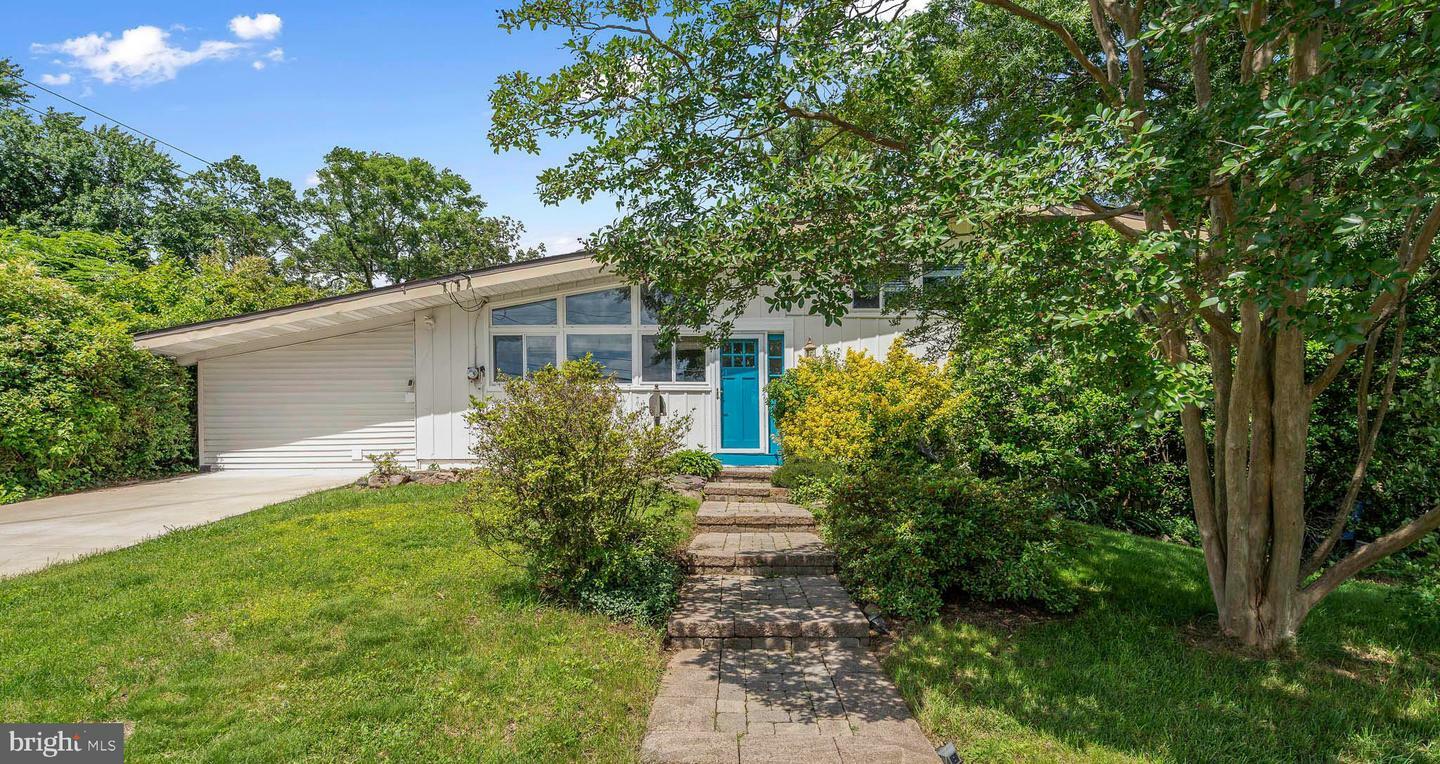Property Photo: 4006 Javins Drive VA 22310
