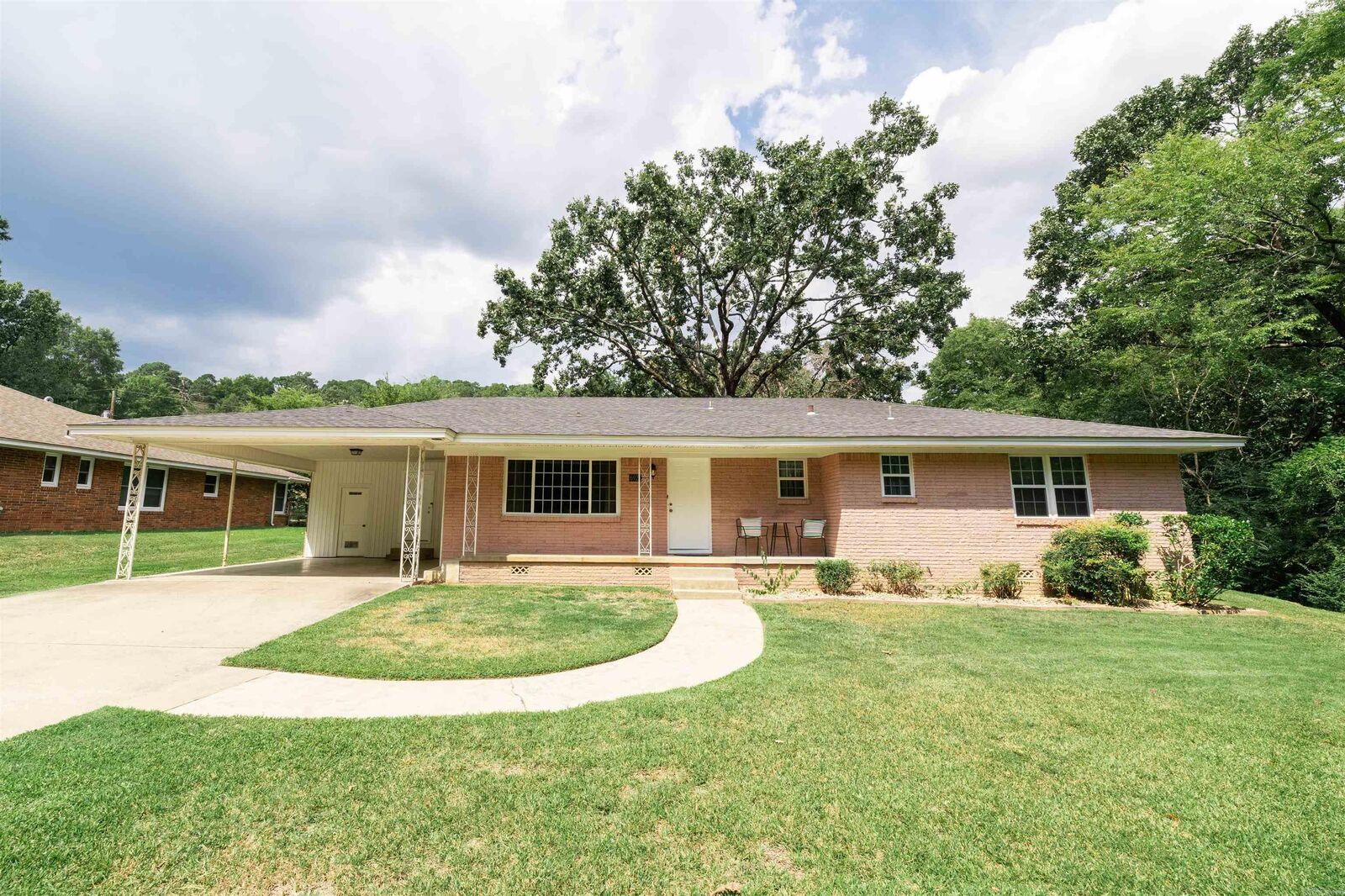 Property Photo: 6924 W Markham Street AR 72205