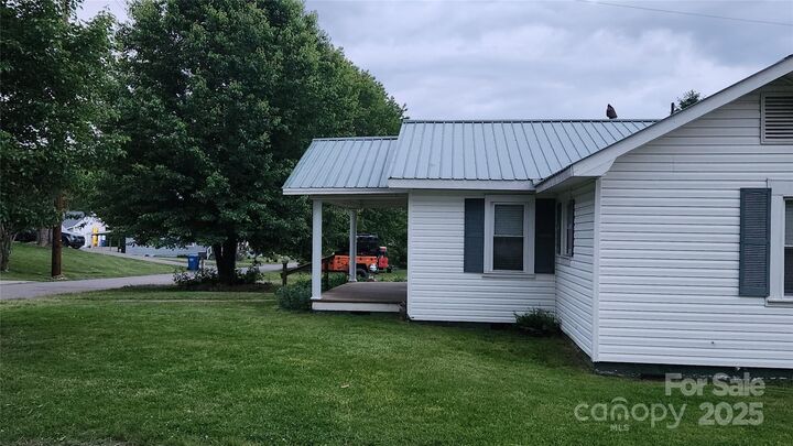 Property Photo:  85 Oshea Lane  NC 28786 