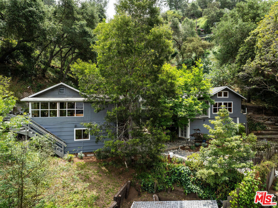 Property Photo: 8162 Kirkwood Dr CA 90046