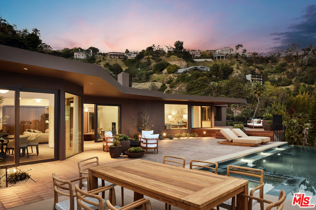 1849 Rising Glen Rd  Los Angeles CA 90069 photo