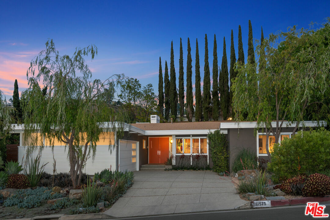 Property Photo:  11575 Dona Dorotea Dr  CA 91604 