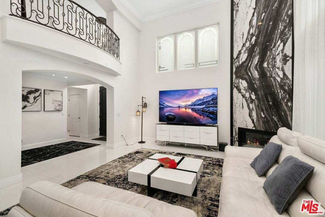 Property Photo:  11974 Mayfield Ave  CA 90049 