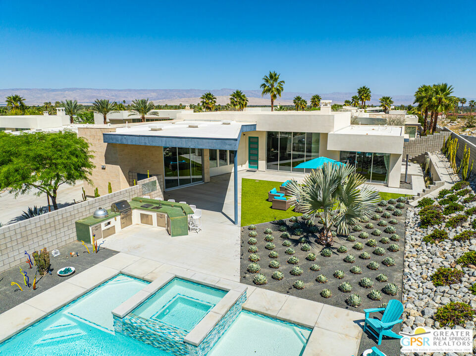Property Photo: 586 Polaris Ct CA 92264