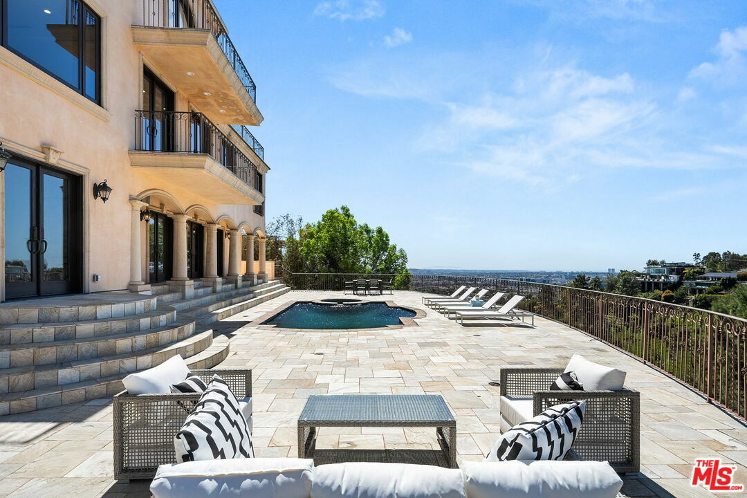 Property Photo: 8027 Floral Ave CA 90046