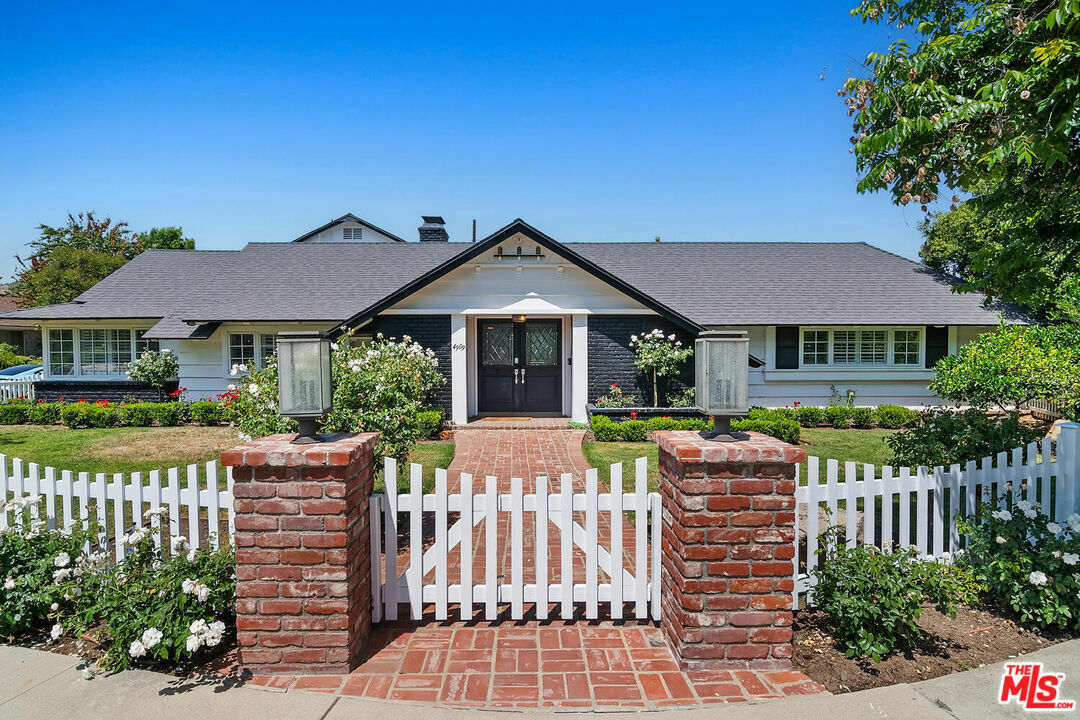 Property Photo: 4909 Encino Ter CA 91316