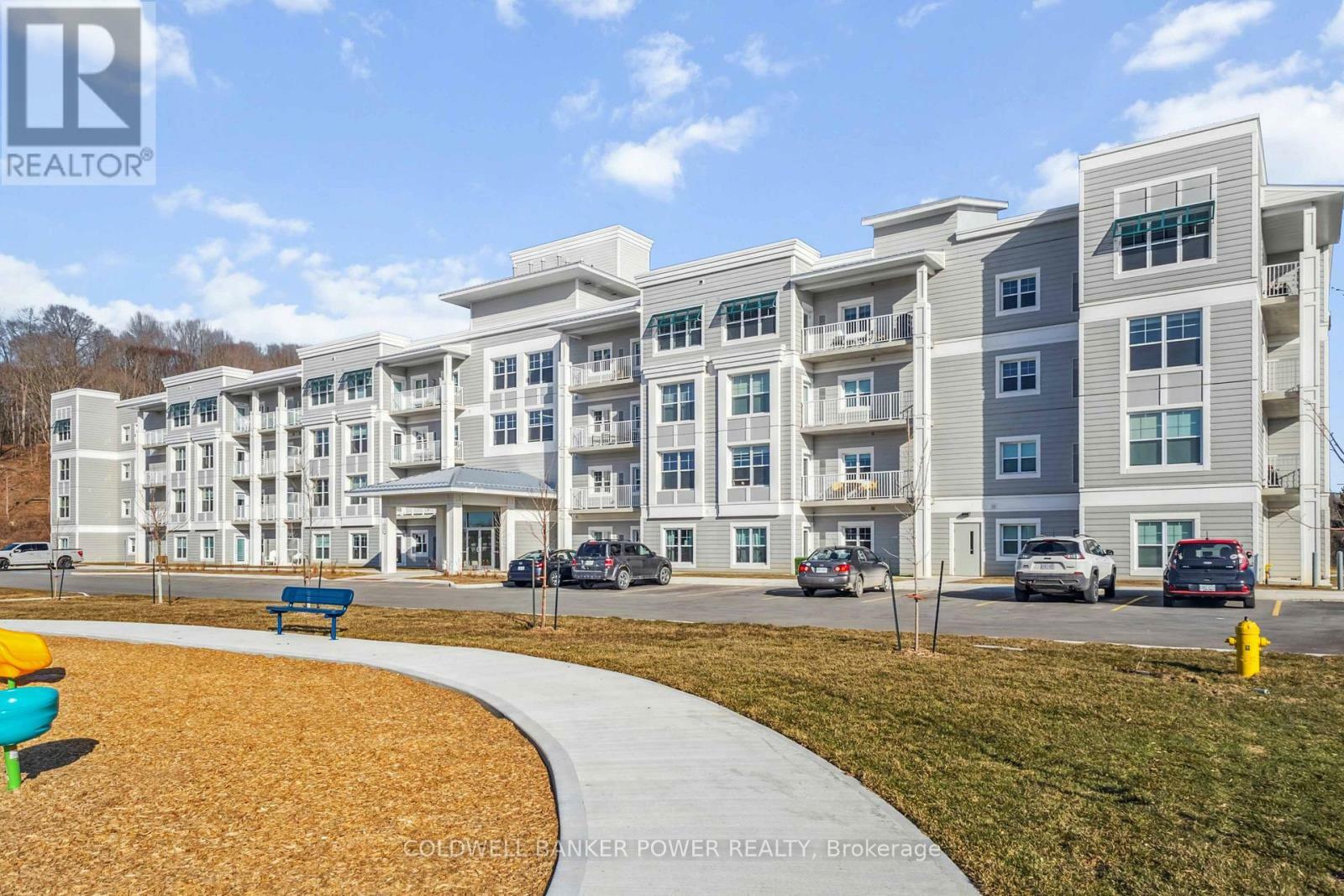 Photo de la propriété: 100 The Promenade 305 ON N5L 1C5
