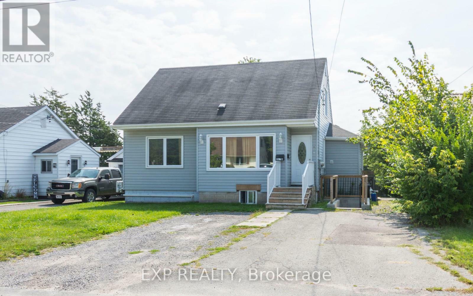 Photo de la propriété:  99 Bay Drive Unit A  ON K8N 1B4 