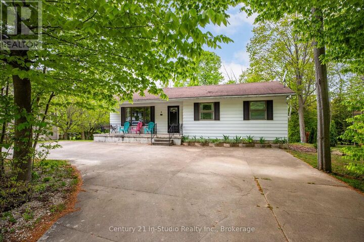 Property Photo: 6 Carson Lake Crescent ON N0H 2G0