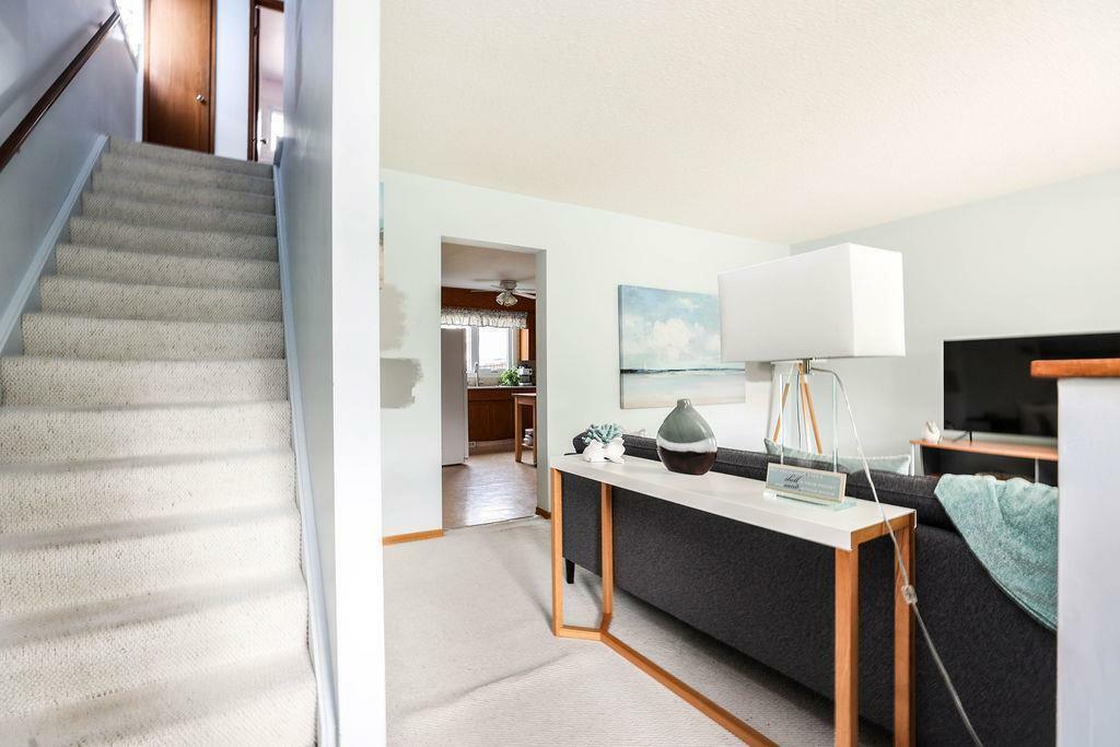 Property Photo: 93 Vivian Avenue MB R2M 0E6