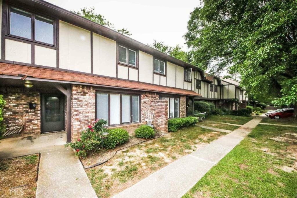 Property Photo: 1200 Ashborough Terrace SE A GA 30067