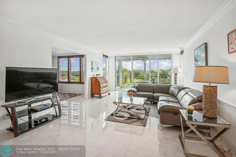 Property Photo: 806 Cypress Blvd 402 FL 33069