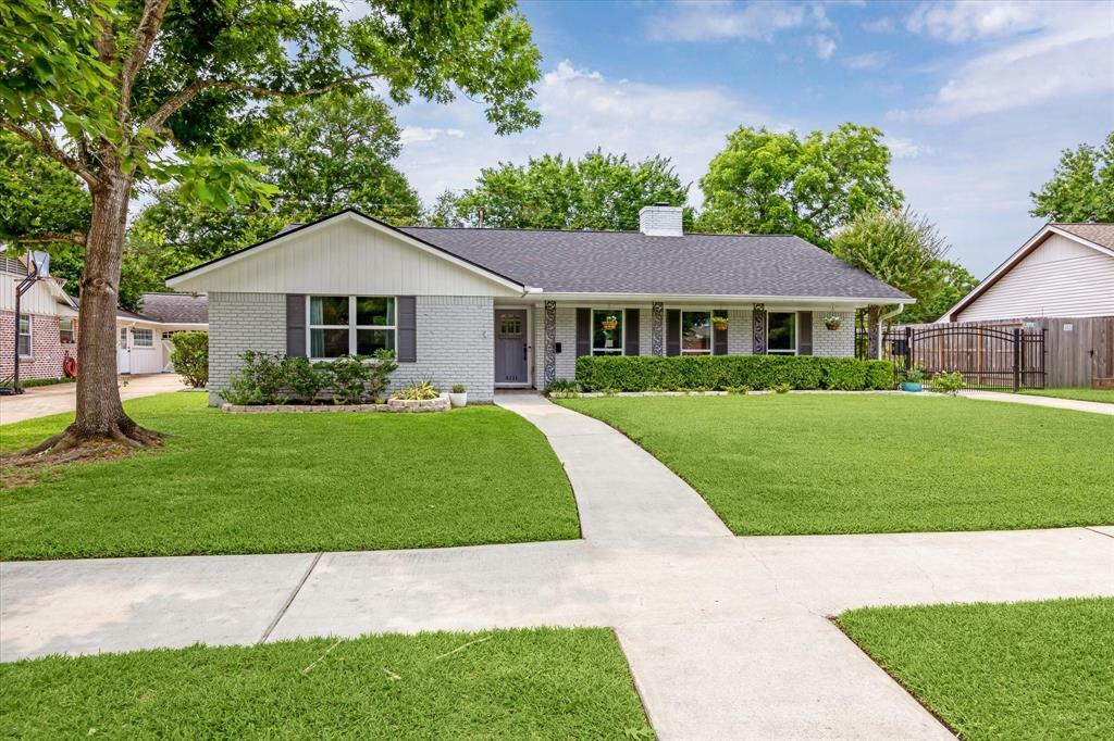 Property Photo: 5211 Briarbend Drive TX 77035
